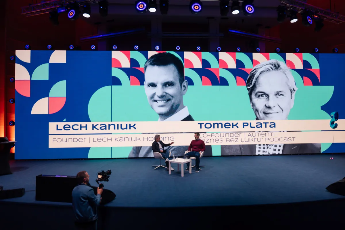 Lech Kaniuk in a fireside conversation with Tomek Plata